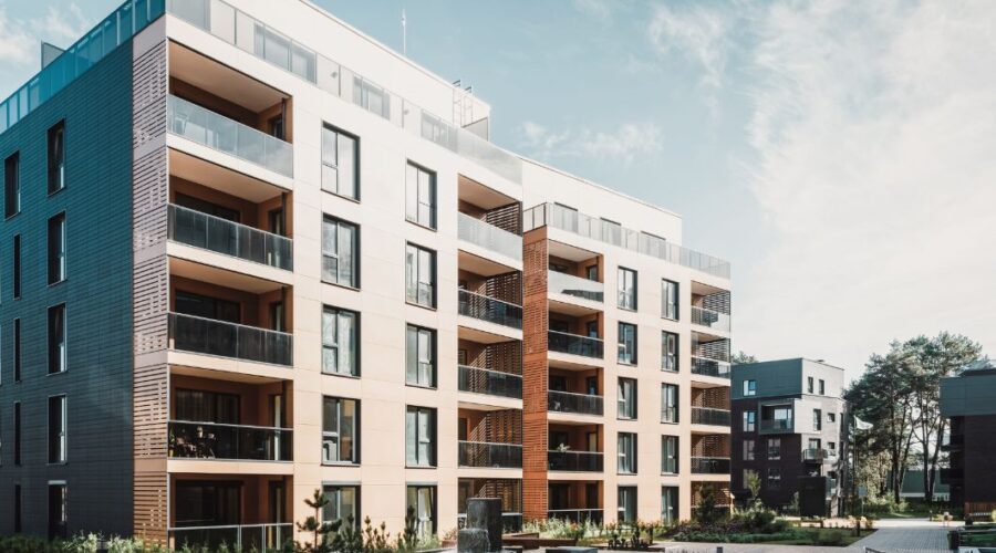 Czy syndyk może sprzedać mieszkanie z lokatorem?