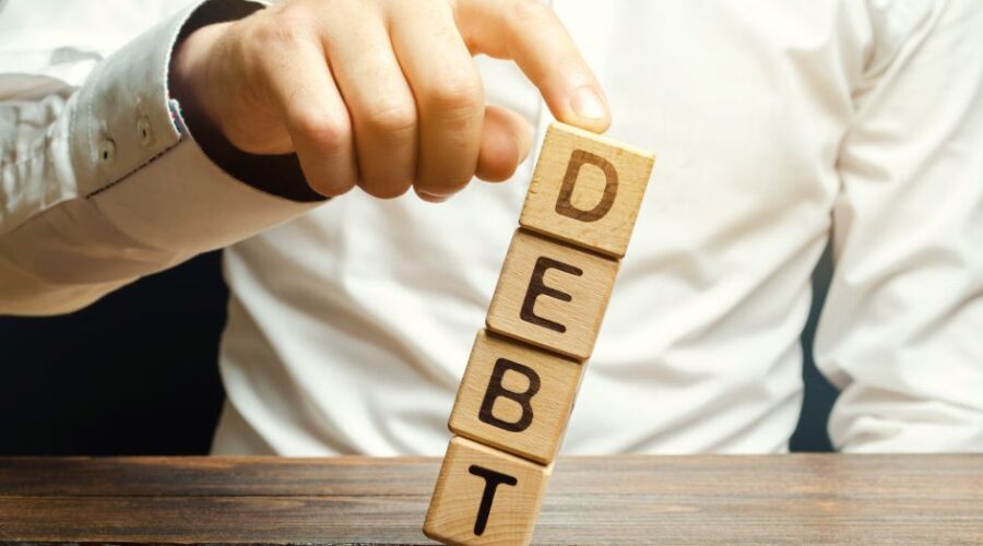 Jakie długi można umorzyć w upadłości konsumenckiej i jakie zobowiązania podlegają umorzeniu po ogłoszeniu upadłości?