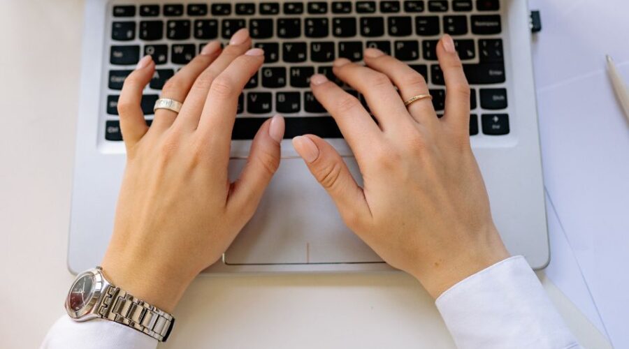 Portal z usługami syndyków jako narzędzie budowania marki osobistej – jak działa portal z usługami syndyków i jak wykorzystać jego potencjał?